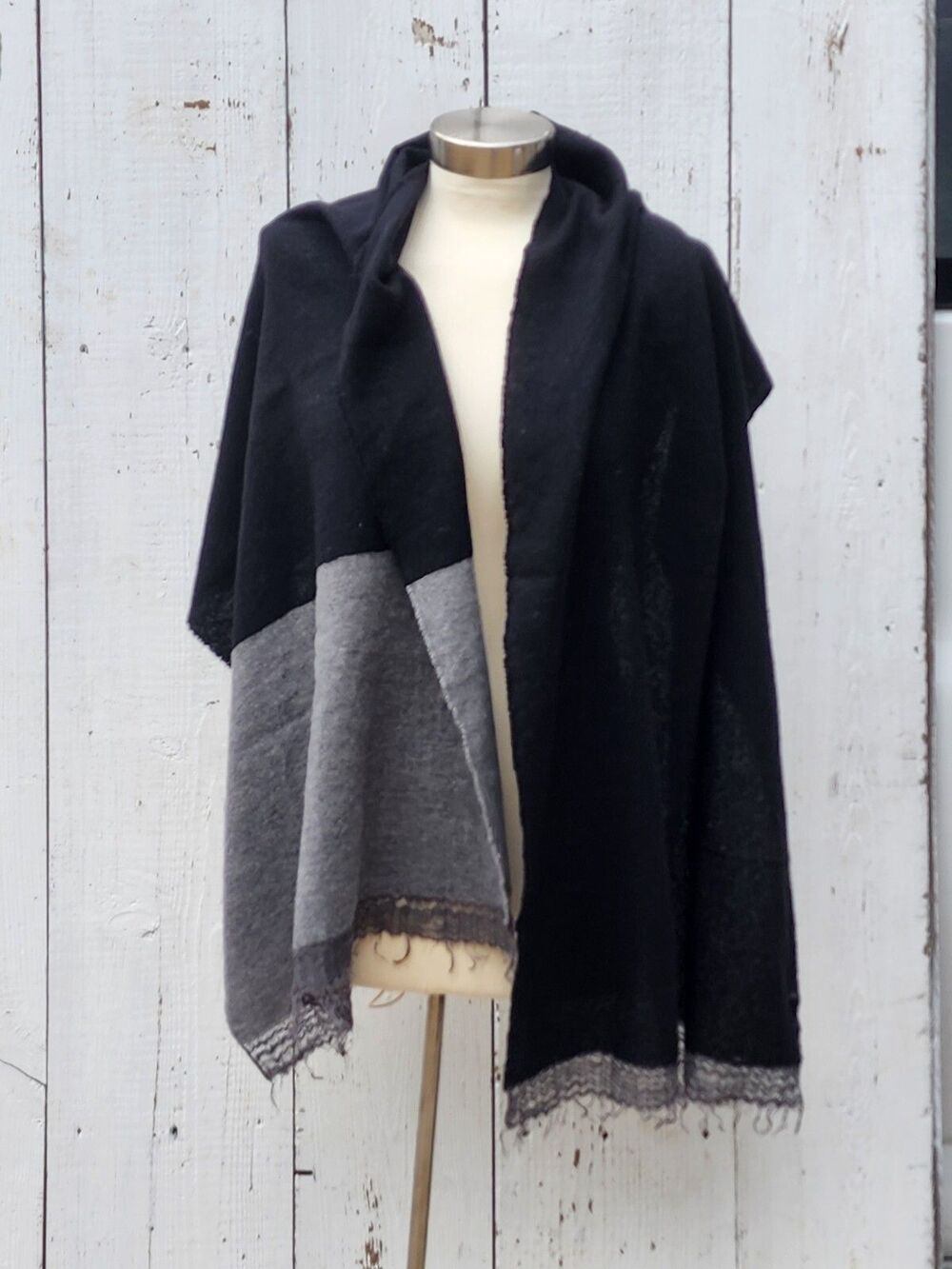 Eileen Fisher Women's Black Grey Reclaimed Cashmere And Linen Wrap / Scarf - Picture 2 of 4
